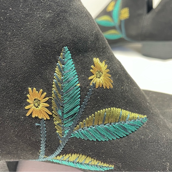 indigo rd. Black Suede Embroidered Booties Size 10M - Picture 7 of 13